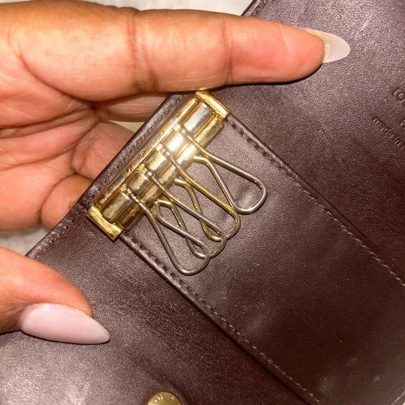 Louis Vuitton Amarante Vernis 4 Ring‎ Key Holder - Picture 9 of 14